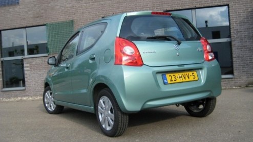 In het sfeervolle Rome maakten we kennis met de nieuwe Suzuki Alto automaat. Nu de rentree van deze stads-Japanner in ons land is gemaakt nemen we een handgeschakeld exemplaar mee voor een gevarieerde