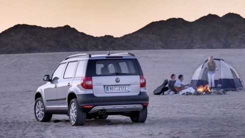 Skoda betreedt met de monsterlijke Yeti het SUV-segment. Het merk noemt 'm min of meer een wonder: een SUV zonder de nadelen van een SUV. De stoere Tsjech weet luxe, ruimte, off- en onroadcapaciteit