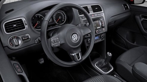 De nieuwe Volkswagen Polo komt officieel 16 juli a.s. naar ons land. Toch kun je m al eerder in levende lijve aanschouwen. Tot en met 1 juli is hij exclusief te zien in diverse Bijenkorf-vestigingen.