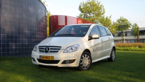 Met de B-Klasse bewandelt Mercedes-Benz zijn eigen weg tussen de de compacte middenklasse en diverse ruimtemodellen. In de gevarieerde reeks (turbo)benzine- en dieselmotoren springt er een als groens