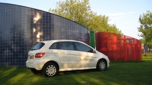 Met de B-Klasse bewandelt Mercedes-Benz zijn eigen weg tussen de de compacte middenklasse en diverse ruimtemodellen. In de gevarieerde reeks (turbo)benzine- en dieselmotoren springt er een als groens