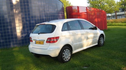 Met de B-Klasse bewandelt Mercedes-Benz zijn eigen weg tussen de de compacte middenklasse en diverse ruimtemodellen. In de gevarieerde reeks (turbo)benzine- en dieselmotoren springt er een als groens