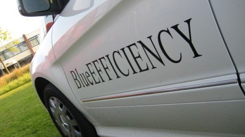 Met de B-Klasse bewandelt Mercedes-Benz zijn eigen weg tussen de de compacte middenklasse en diverse ruimtemodellen. In de gevarieerde reeks (turbo)benzine- en dieselmotoren springt er een als groens