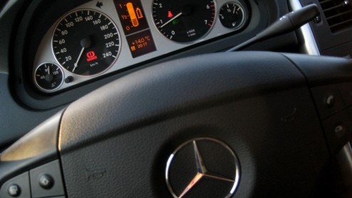 Met de B-Klasse bewandelt Mercedes-Benz zijn eigen weg tussen de de compacte middenklasse en diverse ruimtemodellen. In de gevarieerde reeks (turbo)benzine- en dieselmotoren springt er een als groens