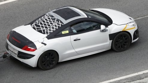 Peugeot heeft nog een heel sportieve imagebuilder in het vat. De als prototype gepresenteerde 308 RC-Z werd nu tijdens testwerkzaamheden gezien in Zuid-Europa.