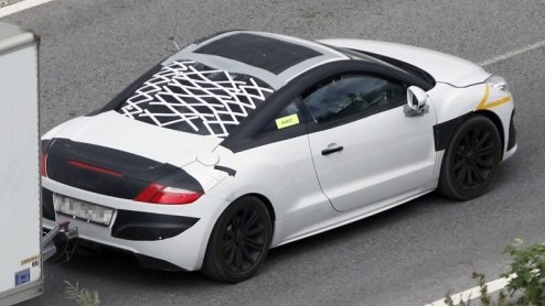 Peugeot heeft nog een heel sportieve imagebuilder in het vat. De als prototype gepresenteerde 308 RC-Z werd nu tijdens testwerkzaamheden gezien in Zuid-Europa.