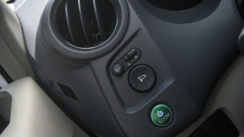 Zuinig rijden valt of staat met de rijstijl van de bestuurder. Daarom heeft Hondas nieuwe hybride een boordcomputer gekregen, die als leermeester fungeert. Autovandaag gaat op cursus met de Honda I