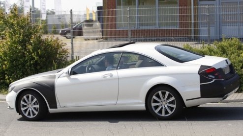 Nu de Mercedes-Benz S-Klasse subtiel is verfrist, is het een logisch vervolg dat ook de CL-Klasse een verjongingskuur moet ondergaan. Dit glansrijke vlaggenschip combineert zijn opfrisser met een nieu