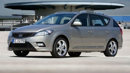 Kia heeft de ceed nu bijna drie jaar op de markt. In autoland betekent dat de compacte middenklasser een subtiele facelift moet ondergaan. Kia is er al druk mee, getuige deze beelden. Maar, dat is
