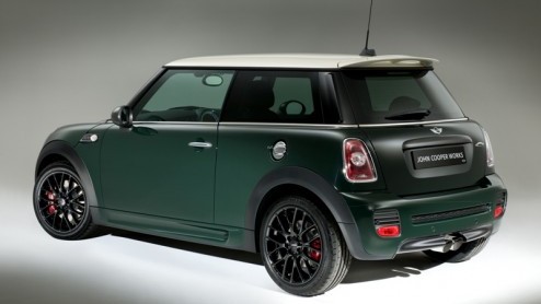 Mini bestaat dit jaar 50 jaar. Het is ook exact vijftig jaar geleden dat racelegende John Cooper de constructeurtitel behaalde in de Formule 1. Genoeg reden om met een feestnummer te komen. Mini bouwt
