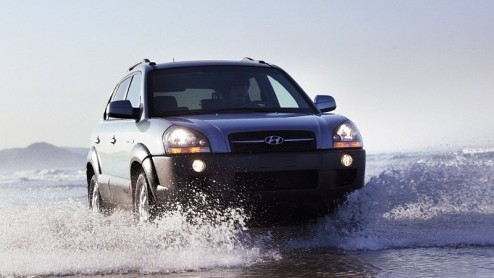 Hyundai zet de Tuscon graag nog even in het zonnetje. Het merk verlaagt de aanschafprijs van alle uitvoeringen met 1700 euro. Daardoor begint de prijslijst van de populaire SUV voortaan bij 21.995 eur