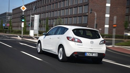De nieuwe Mazda3 staat nog niet koud bij de dealers, of er dient zich een nieuwkomer aan. Het is de Mazda3 2.0 liter DISI met i-stop, die dankzij geavanceerde start-stop technologie bij stilstand netj