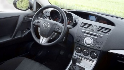 De nieuwe Mazda3 staat nog niet koud bij de dealers, of er dient zich een nieuwkomer aan. Het is de Mazda3 2.0 liter DISI met i-stop, die dankzij geavanceerde start-stop technologie bij stilstand netj