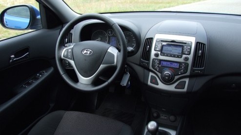 Bij Hyundai hoor je vooralsnog niemand klagen. Je zou bijna gaan denken dat ze de recessie in Korea genitieerd hebben, want de introductie van de compacte i-modellen is (achteraf) uiterst nauwkeurig
