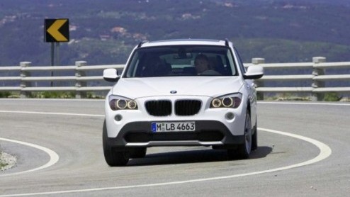Het is afgelopen met teasers en spionagebeelden, dit zijn officile beelden van de BMW X1 in vol ornaat! De nieuwste en tevens kleinste uitbreiding van de X-familie van BMW wordt in september te Frank