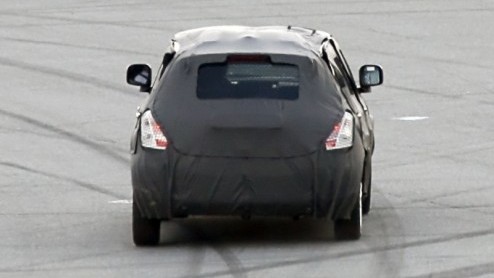 Suzuki heeft bijzonder goed gescoord met hun Swift. Maar, om iedereen tevreden te houden staat er een nieuwe versie op de agenda. Deze debuteert op de Autosalon van Parijs in 2010, maar nu zijn al bee