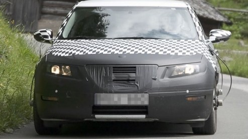 Ondanks alle bekendmakingen rondom de verkoop van General Motors is het voor wat betreft de introductie van nieuwe modellen business as usual. Saab heeft de nieuwe 9-5 al even in het verschiet, het