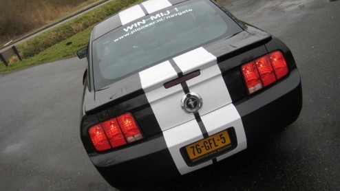 Even heel wat anders. Dat gevoel bekruipt ons wanneer we plaatsnemen in de oer-Amerikaanse Ford Mustang. Pioneer heeft er zelf een aantal aangeschaft voor promotiedoeleinden, uiteraard verrijkt met na