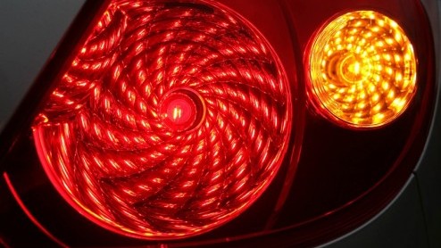 De Koreaanse merken hebben de afgelopen jaren de basis gelegd voor succes met goedkope kleine autos en betaalbare SUVs. Nu openen ze de aanval op de populaire middenklasse. Als eerste komt de Kia Ce