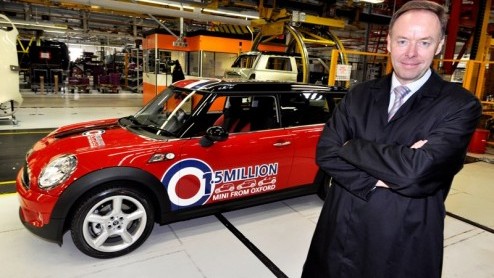 Net na Mini haar vijftig jarig bestaan heeft gevierd, dient zich een nieuwe mijlpaal aan. Sinds de productie van de nieuwe Mini startte in 2001 zijn er namelijk 1.5 miljoen geproduceerd. Een rode Mini