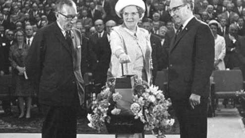 Hollandse trots! Bijna een jaar na het 40-jarig jubileum, heeft NedCar een nieuwe mijlpaal bereikt. In het Limburgse Born rolde namelijk de 1.000.000ste Mitsubishi auto van de band een Colt ClearTec.