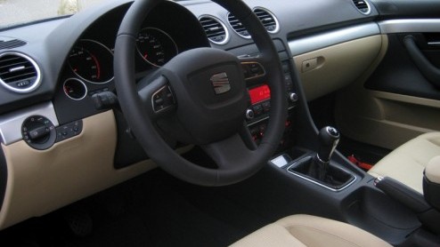 Waarom afrekenen met het verleden, moet Seat gedacht hebben. De nieuwe Seat Exeo is immers een vervolg op de succesvolle A4 van Audi. De Spanjaarden geven een eigen draai aan de zakelijke middenklasse