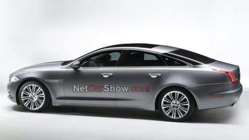 Eigenlijk moesten we tot morgenavond geduld hebben om de nieuwe Jaguar XJ in officiele en volledige vorm te aanschouwen. Maar de digitale snelweg is de geplande Londense onthulling voor: dit is de Jag