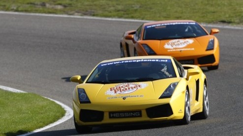 Wel eens in een Lamborghini Gallardo gereden, achter het stuur gekropen van een Porsche 911 of met een Aston Martin V8 Vantage over het asfalt gescheurd? Of een dragrace gedaan met een Dodge Chargers?