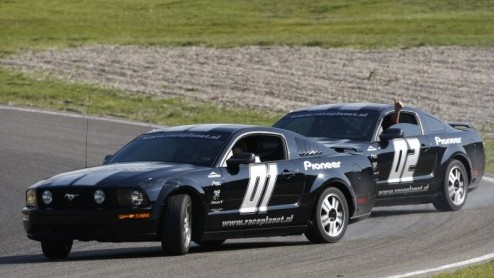 Wel eens in een Lamborghini Gallardo gereden, achter het stuur gekropen van een Porsche 911 of met een Aston Martin V8 Vantage over het asfalt gescheurd? Of een dragrace gedaan met een Dodge Chargers?
