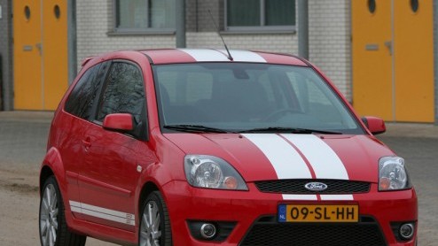 Ze zijn er nog, sportieve autos voor een nette prijs. We reden de zeer betaalbare Ford Fiesta ST  vanaf 21.115 euro  en hadden een week lang veel rijplezier. Want deze auto maakt zijn naam helemaal