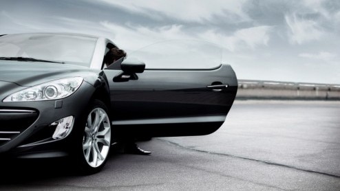 Het tonen van een studiemodel in 2007 is Peugeot m niet vergeten. De 308 RCZ coup gaat daadwerkelijk in productie. Na diverse spionagebeelden gezien te hebben geeft het merk nu zelf enkele teasers v