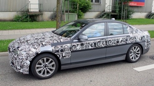 De nieuwe 5-serie GT is geen geheim meer, maar de Touring en sedan nog wel. Opnieuw toont een prototype van de 5-sedan zich verhuld in het wild, echter nu met veel minder camouflage. Tegen het einde v