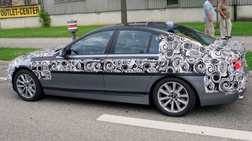 De nieuwe 5-serie GT is geen geheim meer, maar de Touring en sedan nog wel. Opnieuw toont een prototype van de 5-sedan zich verhuld in het wild, echter nu met veel minder camouflage. Tegen het einde v