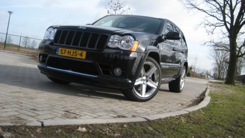 Hoe verantwoord is een Jeep Grand Cherokee SRT8? Als je van bulderende pk's, brutale looks en veel aandacht houdt kun je aan deze Amerikaan geen betere hebben. Uiteraard moet je wel over een dikke por
