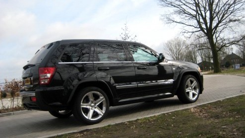 Hoe verantwoord is een Jeep Grand Cherokee SRT8? Als je van bulderende pk's, brutale looks en veel aandacht houdt kun je aan deze Amerikaan geen betere hebben. Uiteraard moet je wel over een dikke por