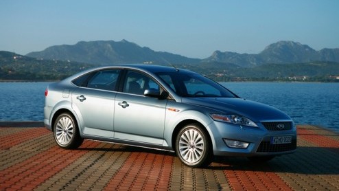 Ford zet speciaal de Focus, C-MAX en Mondeo in het zomerzonnetje. Het Duitse trio wordt leverbaar als Limited Edition en dat betekent tijdelijk extra luxe tegen een scherpe prijs. Wat dacht je van een