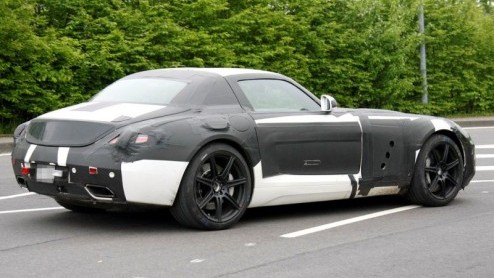 Nog steeds wachten we in spanning op de AMG aller tijden, de Mercedes-Benz SLS. Dat er een elektrisch aangedreven versie komt belooft helemaal een bijzonder spektakel. De eerste details daarover zijn