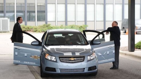 De Chevrolet Volt komt volgend jaar in Amerika op de markt en arriveert een jaar later bij ons. Voordat het zover is monteert het merk voor tests het elektrische aandrijfsysteem in de nieuwe Cruze.