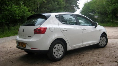 Is zuinig rijden nog een beetje leuk? Seat belooft met de Ibiza Ecomotive een plezierig rijdende vierzitter met een verbruik waar je u tegen zegt: 1 op 27. Maakt de eco-Spanjaard met spaarzame 1.4 TDI