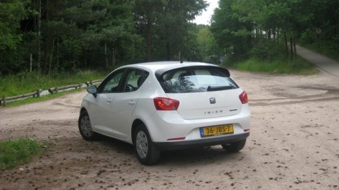 Is zuinig rijden nog een beetje leuk? Seat belooft met de Ibiza Ecomotive een plezierig rijdende vierzitter met een verbruik waar je u tegen zegt: 1 op 27. Maakt de eco-Spanjaard met spaarzame 1.4 TDI