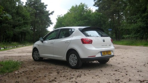 Is zuinig rijden nog een beetje leuk? Seat belooft met de Ibiza Ecomotive een plezierig rijdende vierzitter met een verbruik waar je u tegen zegt: 1 op 27. Maakt de eco-Spanjaard met spaarzame 1.4 TDI
