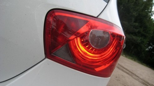 Is zuinig rijden nog een beetje leuk? Seat belooft met de Ibiza Ecomotive een plezierig rijdende vierzitter met een verbruik waar je u tegen zegt: 1 op 27. Maakt de eco-Spanjaard met spaarzame 1.4 TDI