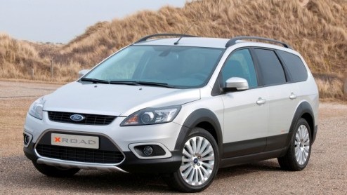 Ford liet m voor het eerst zien op de AutoRAI, en vandaag is het zover: de nieuwe Focus X Road staat bij de dealers. Deze stoere variant is leverbaar met 1.8 benzinemotor en heeft een prijskaart van 