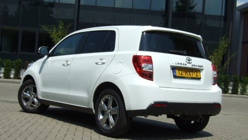 Een hoge(re) zit, een stoer uiterlijk en een bescheiden motor. Dat zijn in een notendop de ingredinten van de Toyota Urban Cruiser. Feitelijk een schot in de roos voor de overgrote meerderheid van on
