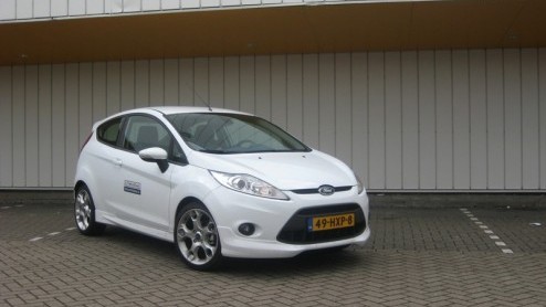 Een Fiesta ST heeft Ford (nog) niet, maar de nieuwe Fiesta Sport blijkt een uitstekende invalkracht. Met een koets vol agressie, het afgetrainde onderstel, indrukwekkende cockpit, en een vinnige 1.6 k