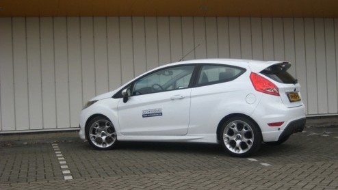 Een Fiesta ST heeft Ford (nog) niet, maar de nieuwe Fiesta Sport blijkt een uitstekende invalkracht. Met een koets vol agressie, het afgetrainde onderstel, indrukwekkende cockpit, en een vinnige 1.6 k