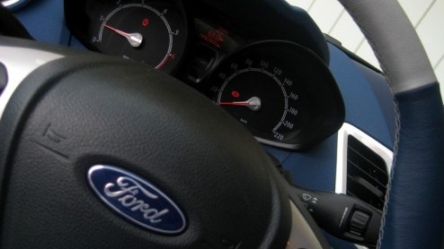Een Fiesta ST heeft Ford (nog) niet, maar de nieuwe Fiesta Sport blijkt een uitstekende invalkracht. Met een koets vol agressie, het afgetrainde onderstel, indrukwekkende cockpit, en een vinnige 1.6 k