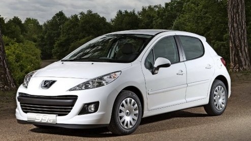 De al eerder aangekondigde extra zuinige Peugeot 207 gaat als -hoe kan het ook anders- Economique door het leven. Op basis van het vernieuwde succesnummer met 1.6 HDi dieselmotor is het de Fransen gel