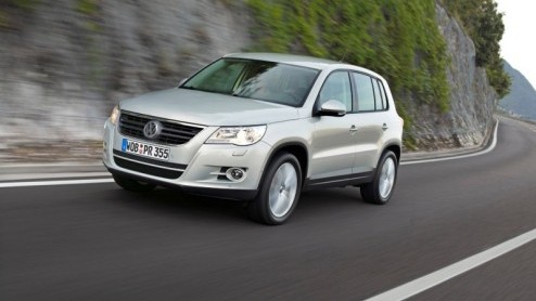 Volkswagen heeft diverse modellen deze zomer flink afgeprijsd. De voorraad moet de deur uit en dus worden bij de Tiguan twee dieseluitvoeringen en een benzinevariant met automaat maximaal 4 mille goed