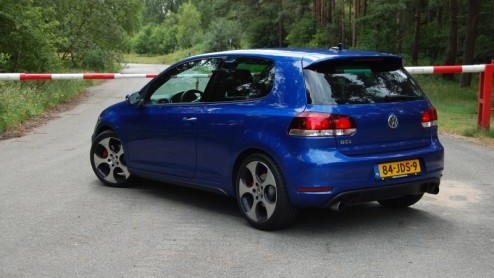Het is duidelijk. De nieuwe Volkswagen Golf GTI moet en zal weer gezien worden. Niet langer hoeft de liefhebberseditie onder de plak gehouden te worden met enkel een set grotere wielen, subtiele uitla
